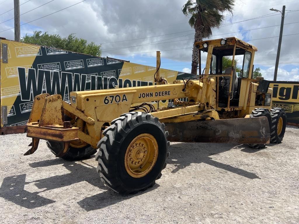 John Deere 670A Equipment Image0