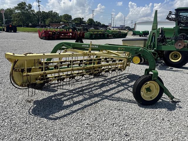 Image of John Deere 671 equipment image 1