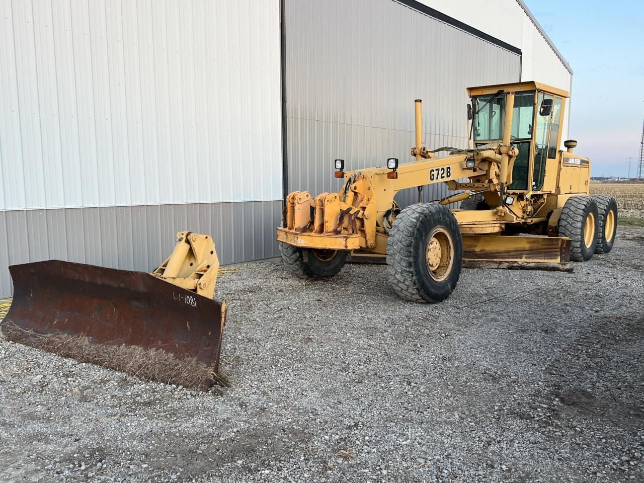 Main image John Deere 672B