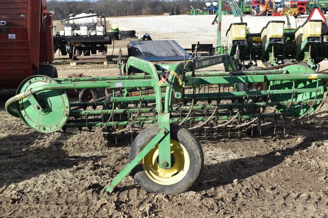 Image of John Deere 672 equipment image 1