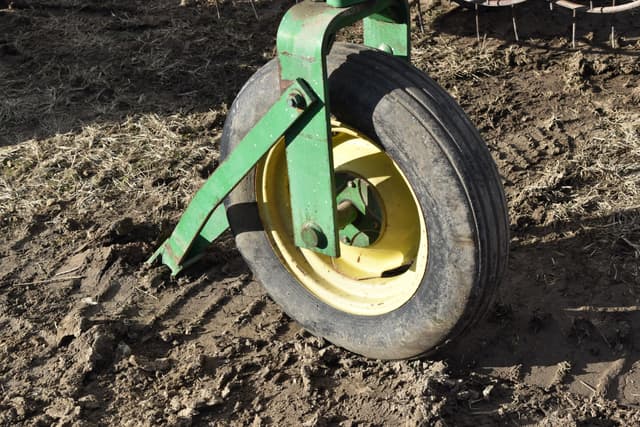 Image of John Deere 672 equipment image 3