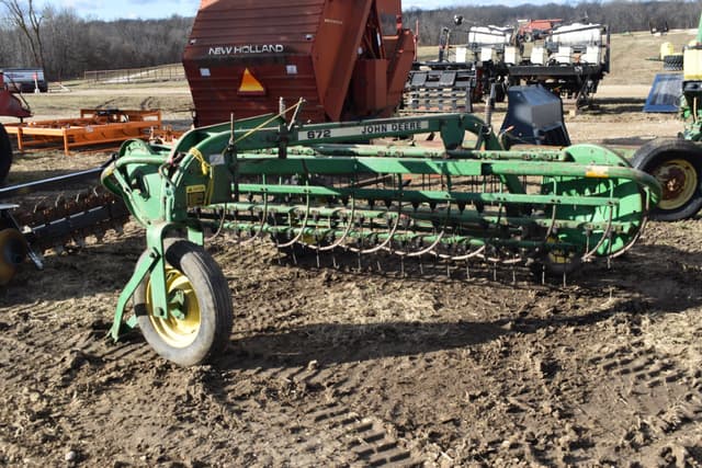 Image of John Deere 672 equipment image 2