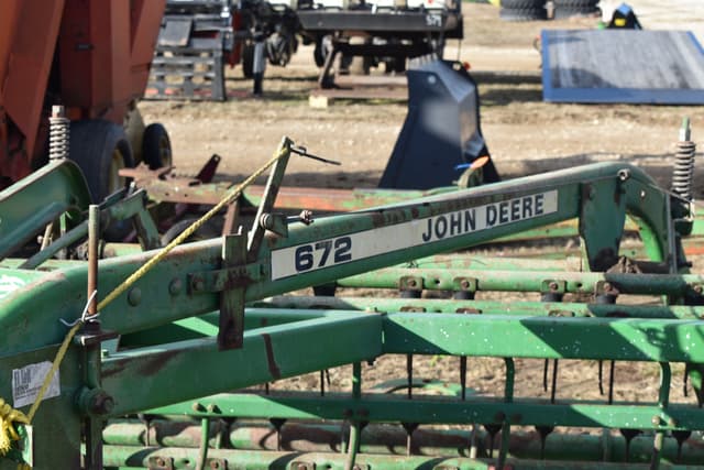 Image of John Deere 672 equipment image 4
