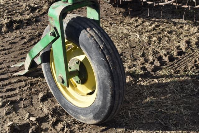 Image of John Deere 672 equipment image 3