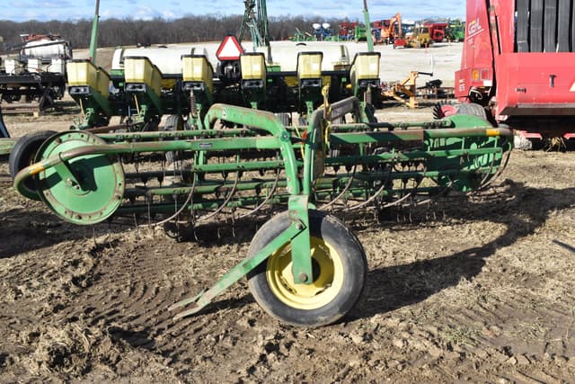 Image of John Deere 672 equipment image 1