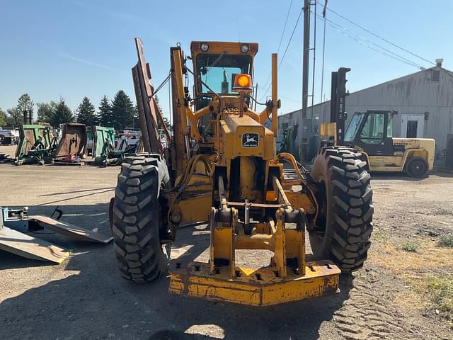 Image of John Deere 672A equipment image 1