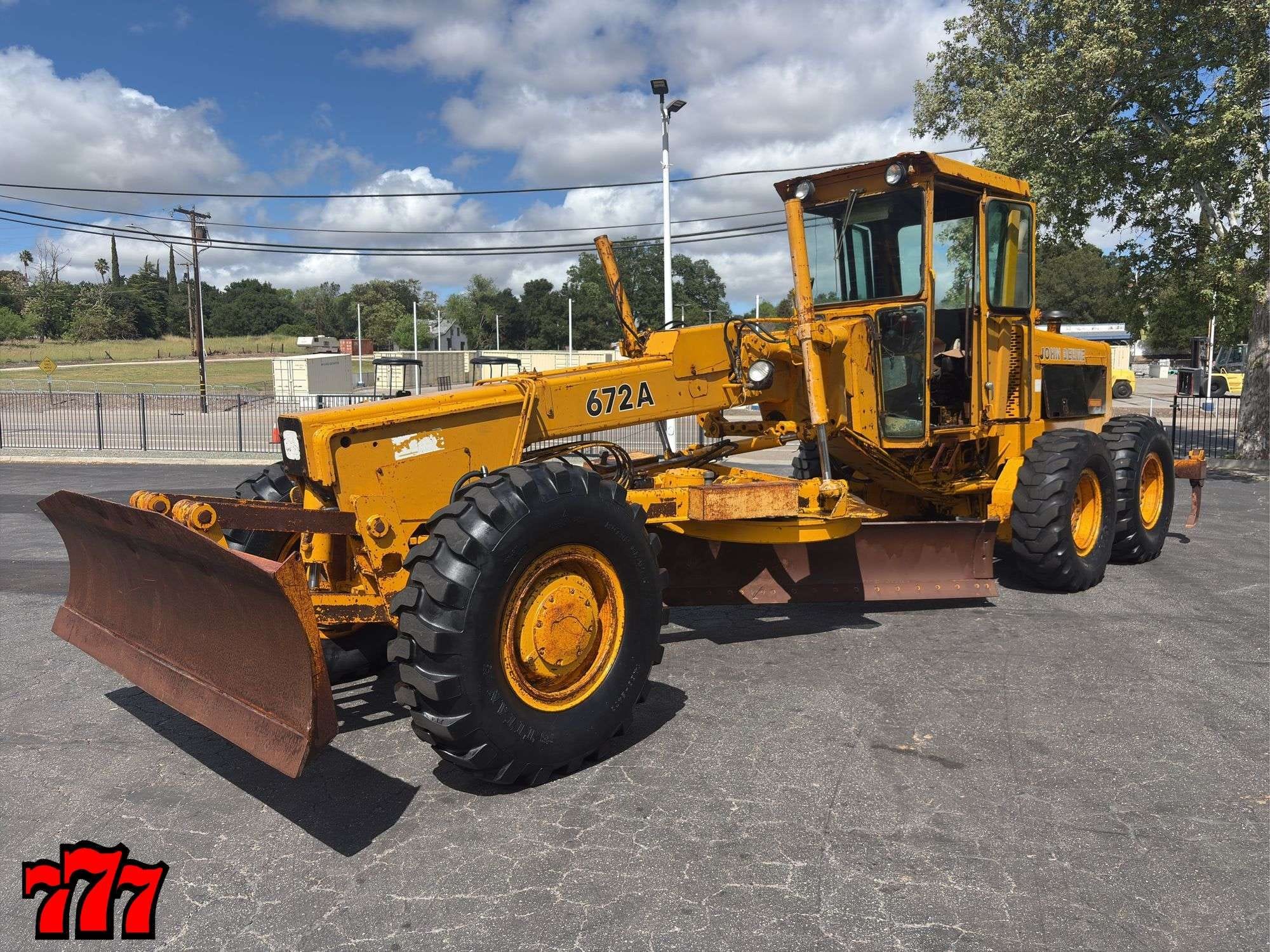 John Deere 672A Equipment Image0
