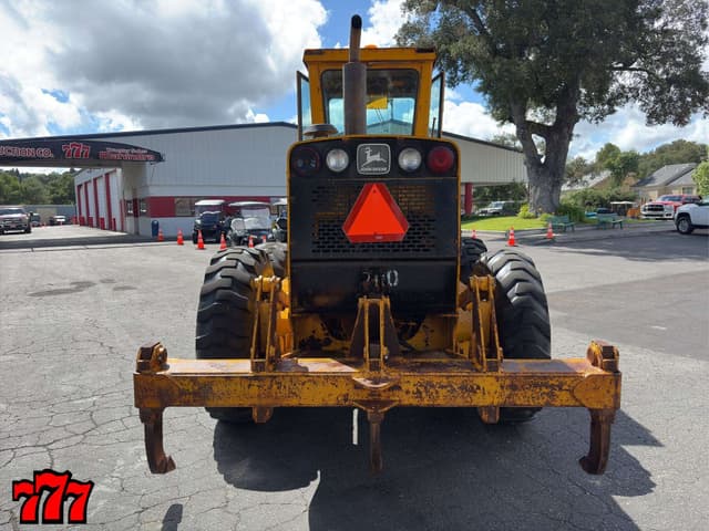 Image of John Deere 672A equipment image 4