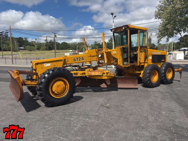 Image of John Deere 672A equipment image 1