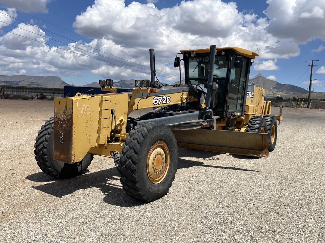 Image of John Deere 672D Primary image