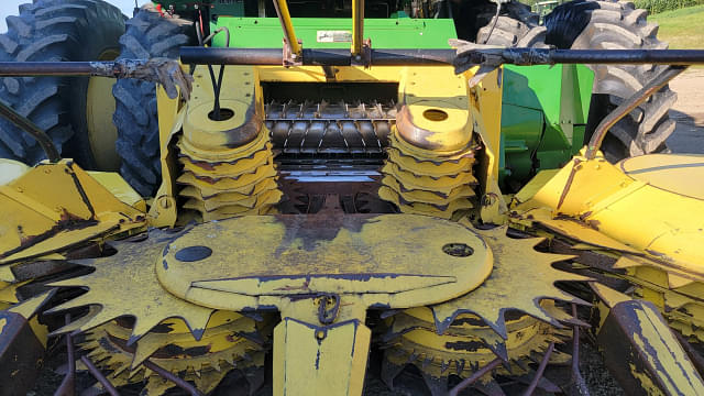 Image of John Deere 676 equipment image 1