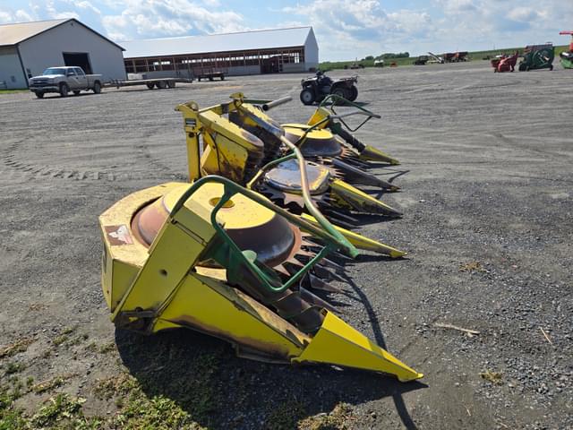 Image of John Deere 676 equipment image 1