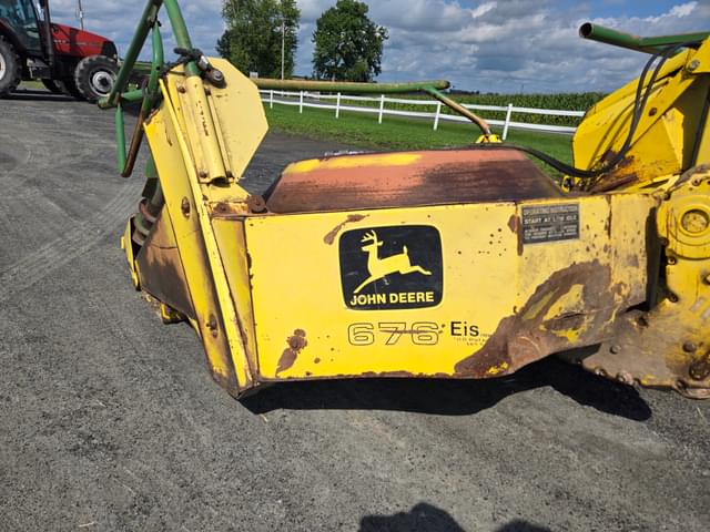 Image of John Deere 676 equipment image 4