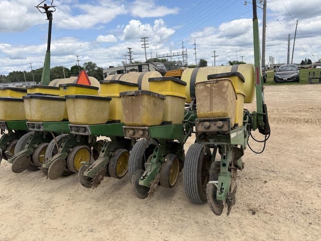 Image of John Deere 7200 equipment image 4
