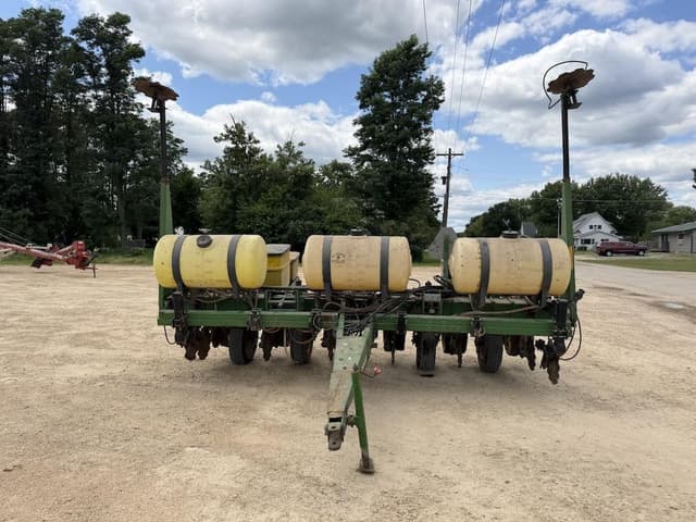 Image of John Deere 7200 equipment image 1