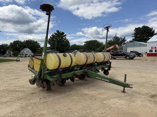 Image of John Deere 7200 equipment image 2