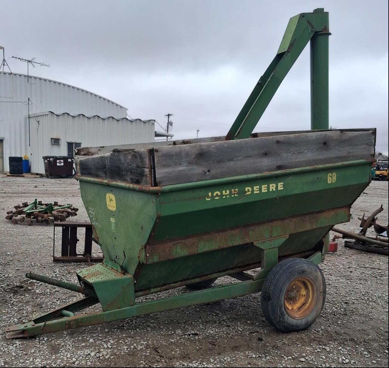 John Deere 68 Equipment Image0