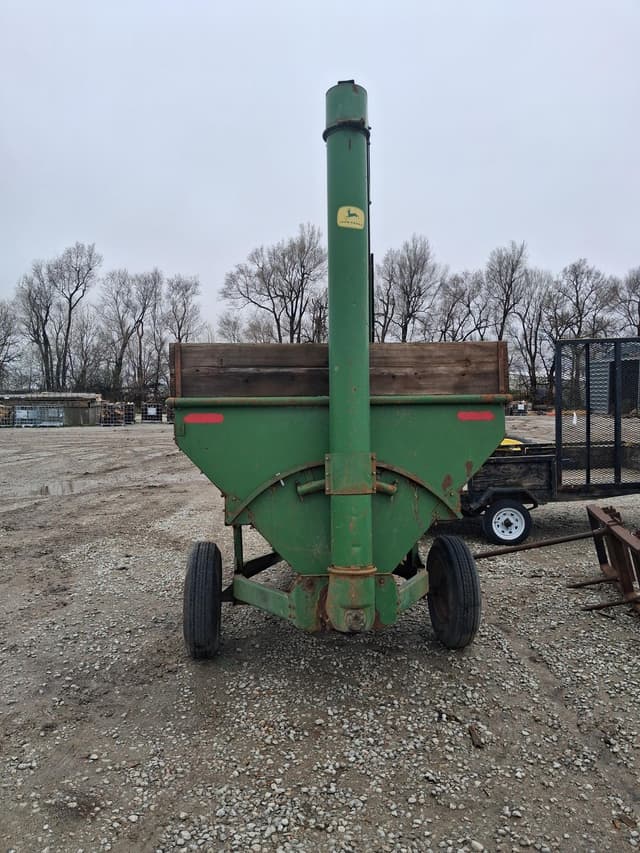 Image of John Deere 68 equipment image 4