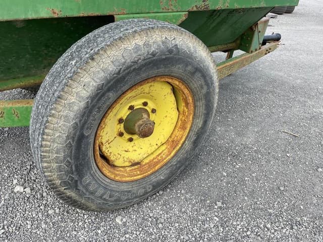 Image of John Deere 68 equipment image 4