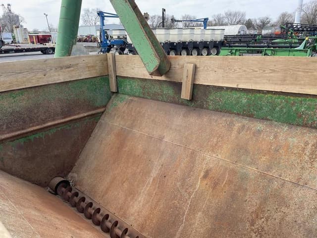 Image of John Deere 68 equipment image 2