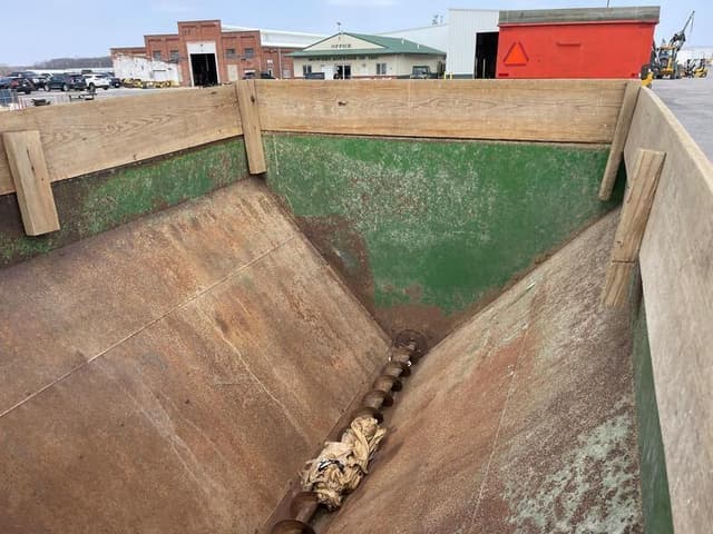 Image of John Deere 68 equipment image 3