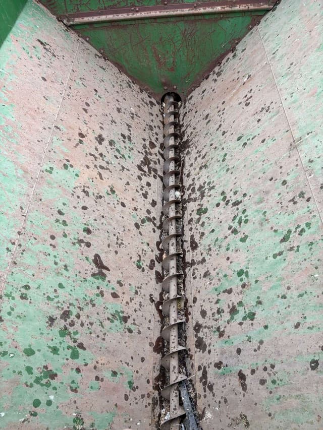 Image of John Deere 68 equipment image 4