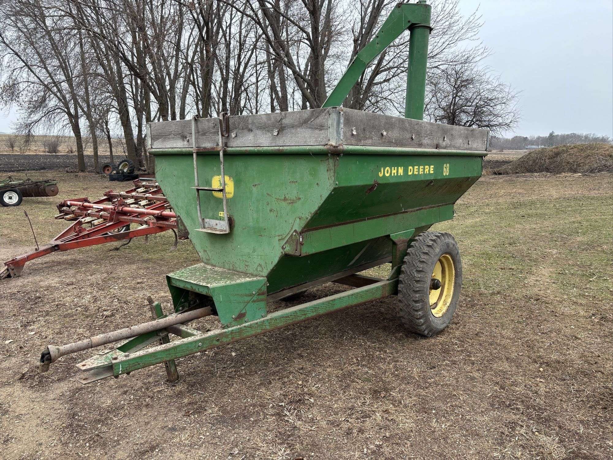 John Deere 68 Equipment Image0