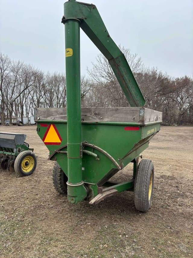 Image of John Deere 68 equipment image 2