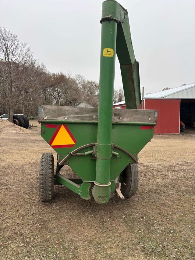Image of John Deere 68 equipment image 3