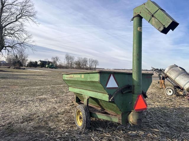 Image of John Deere 68 equipment image 1