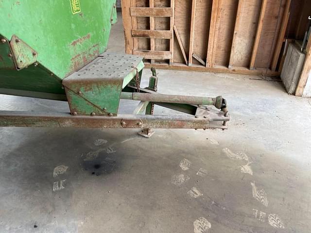 Image of John Deere 68 equipment image 3