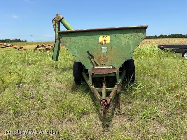 Image of John Deere 68 equipment image 1