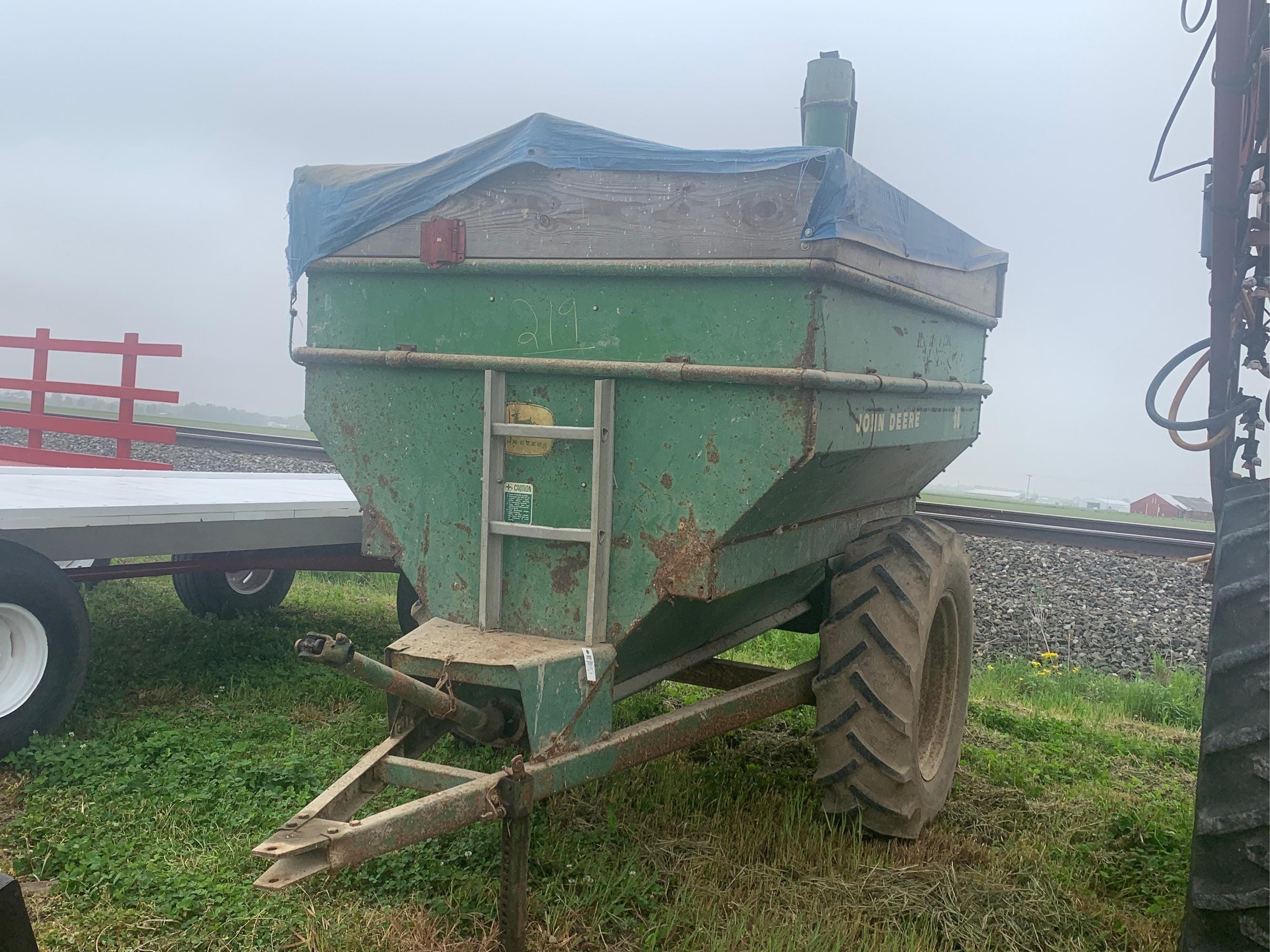 Main image John Deere 68