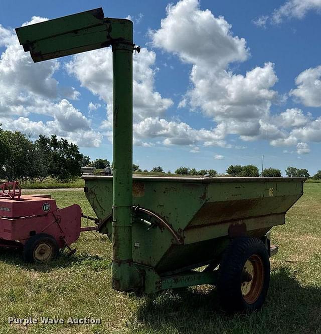 Image of John Deere 68 equipment image 4
