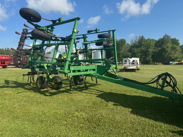 Image of John Deere 680 equipment image 1