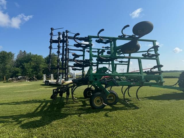 Image of John Deere 680 equipment image 2