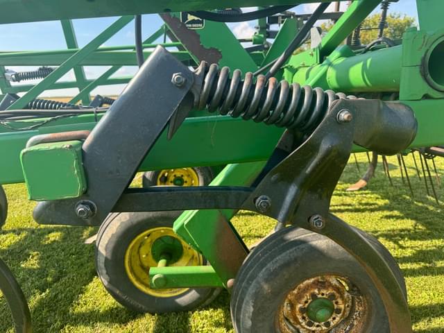 Image of John Deere 680 equipment image 4