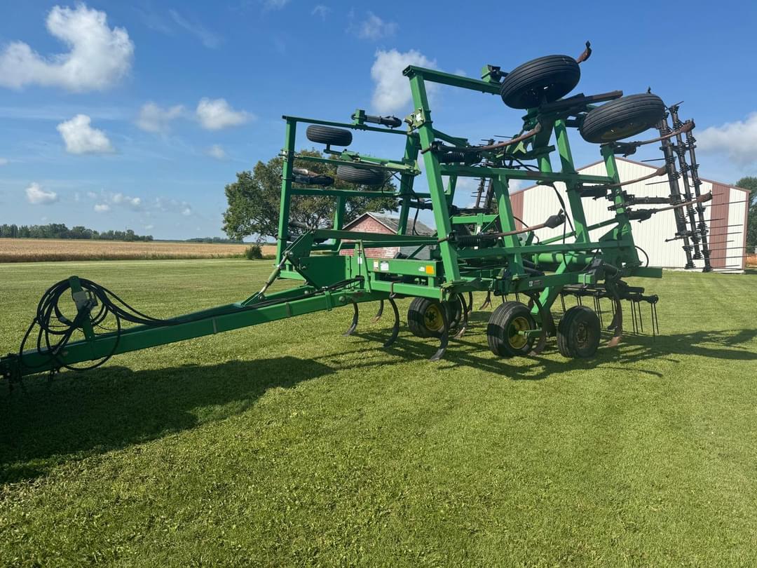 Image of John Deere 680 Primary image