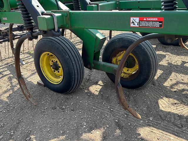 Thumbnail image John Deere 680 9