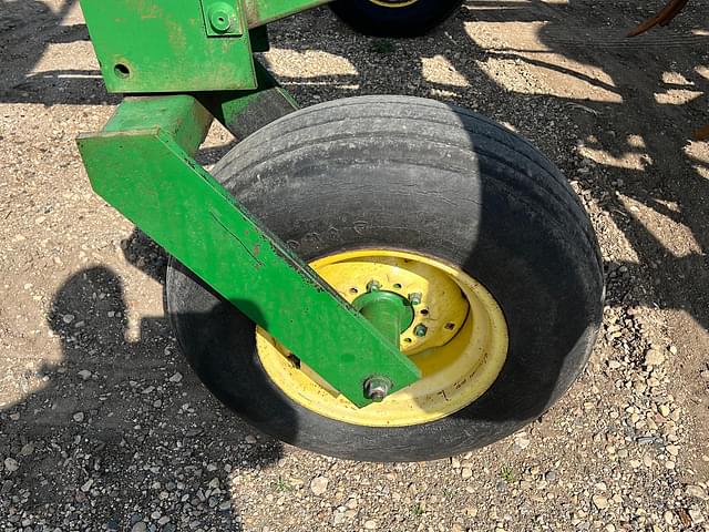 Thumbnail image John Deere 680 25