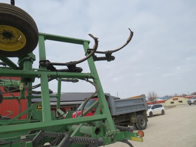 Image of John Deere 680 equipment image 1