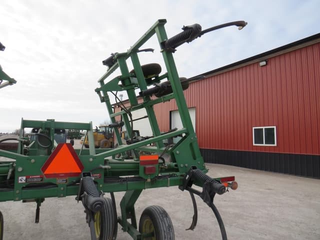 Image of John Deere 680 equipment image 3