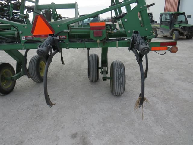 Image of John Deere 680 equipment image 4