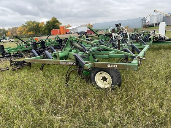 Main image John Deere 680