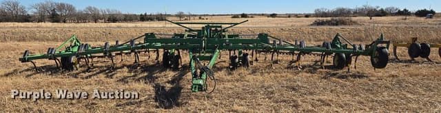 Image of John Deere 680 equipment image 1