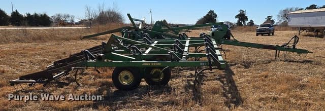 Image of John Deere 680 equipment image 3