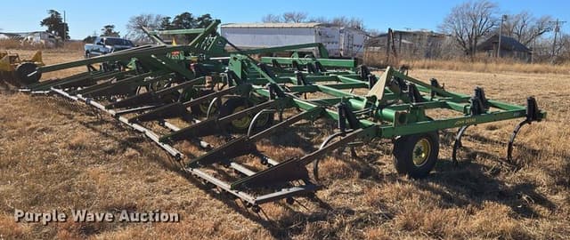 Image of John Deere 680 equipment image 4