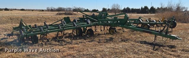 Image of John Deere 680 equipment image 2