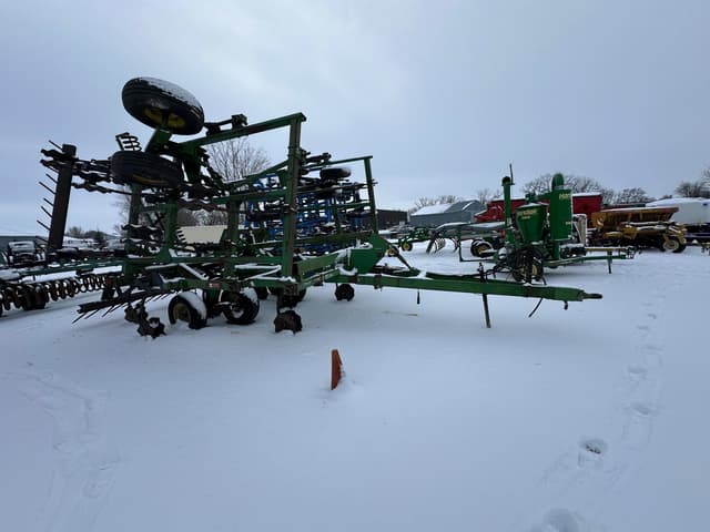 Image of John Deere 680 equipment image 2