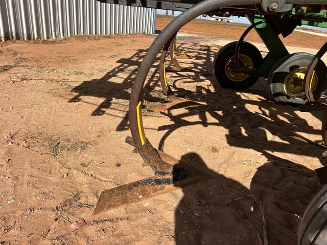 Image of John Deere 680 equipment image 4